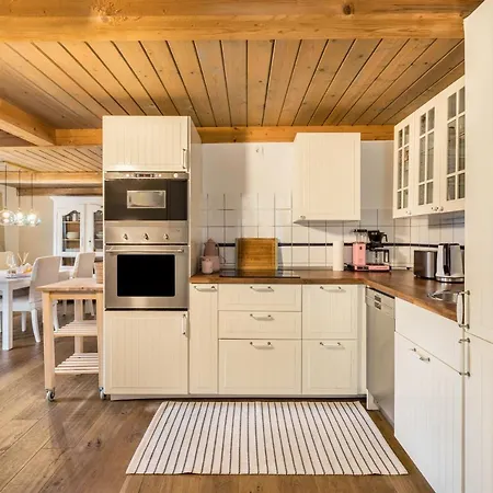 Holiday home Jules Reetdachkate