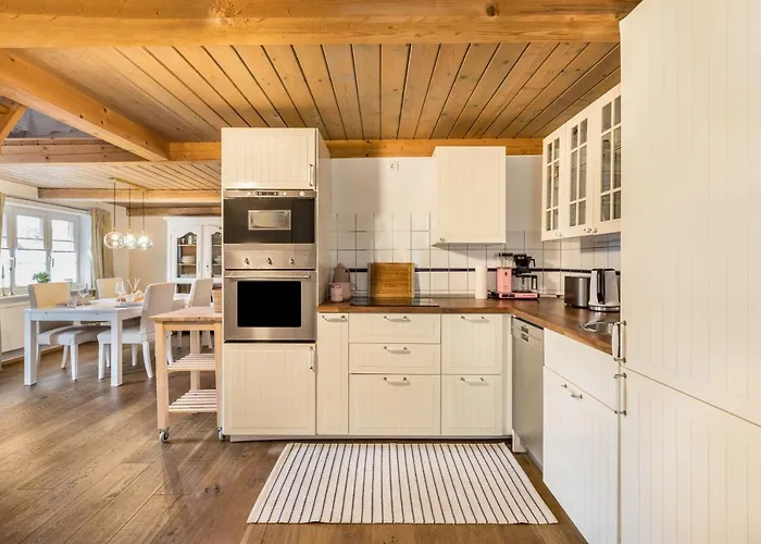 Ferienhaus Jules Reetdachkate