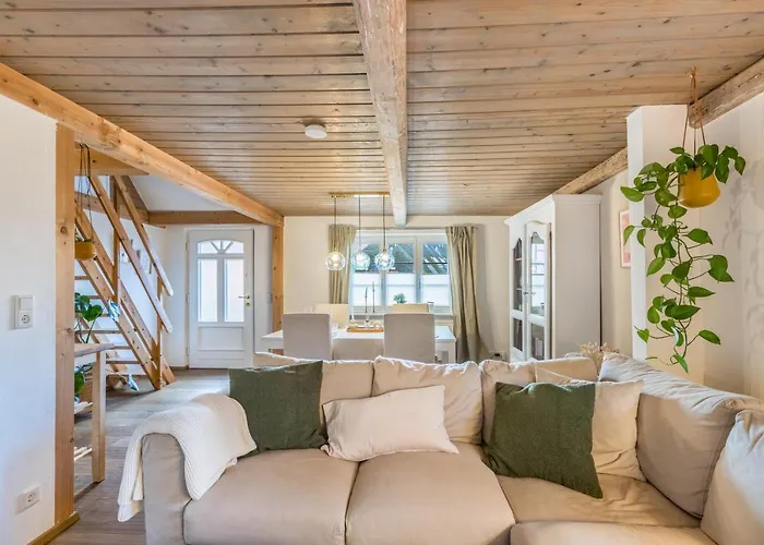 Ferienhaus Jules Reetdachkate Mildstedt