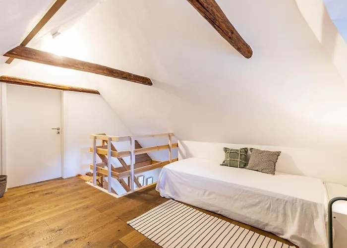 Ferienhaus Jules Reetdachkate *